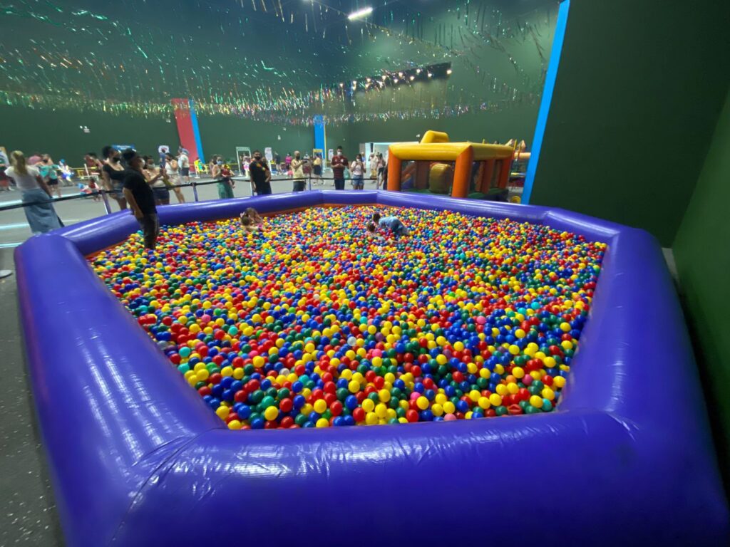 Piscina de Bolinhas Inflável Gigante - Foto 1